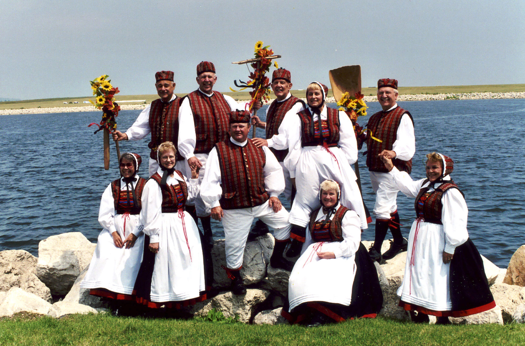 The Verein Danzgruppe displays their new Jamunder Tracht on the shore of Lake Michigan at the Milwaukee Germanfest in the 1990s.